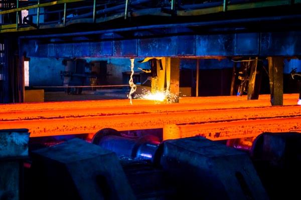 قطب فولاد چین تولید را کاهش می دهد